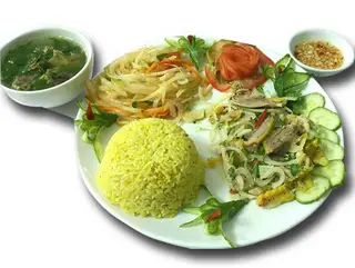 Hình ảnh Cơm gà ta xé trộn