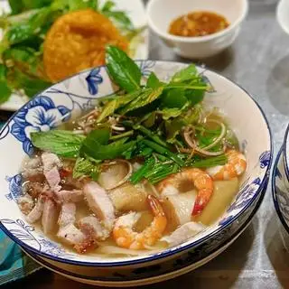Hình ảnh Bún, heo quay, tôm