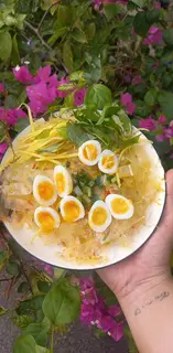 Hình ảnh Bánh tráng trộn mỡ hành trứng cút lòng đào