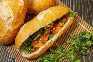 Hình ảnh Bánh mì cá mòi