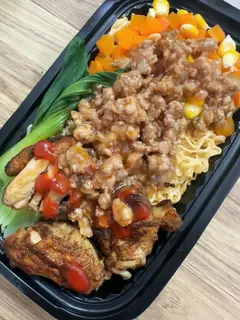Hình ảnh Mì trộn gà sốt áp chảo
