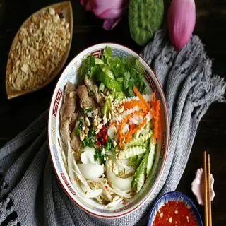 Hình ảnh Bún thịt heo xào đặc biệt