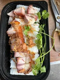 Hình ảnh Bánh hỏi heo quay
