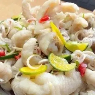 Hình ảnh Chân gà rút xương ngâm sả tắc
