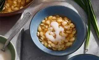 Hình ảnh Chè đậu ván nấu đường phèn
