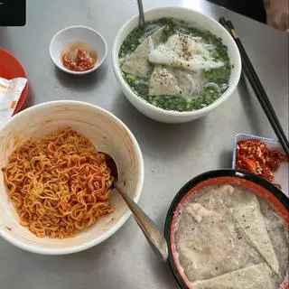 Hình ảnh Mì trộn tôm bò đầy đủ