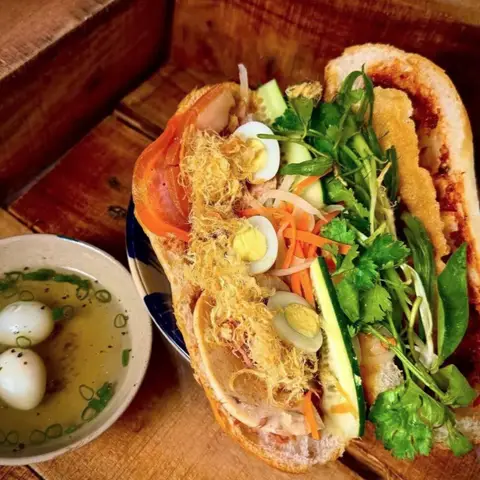 Hình ảnh Bánh Mì Tròn - Vũ Huy Tấn