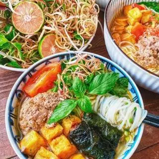 Hình ảnh Bánh đa riêu cua chả lá lốt