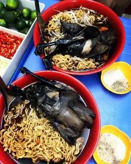 Hình ảnh Mỳ gà ác nguyên con (0,5kg/1con) tần ngải cứu và 11 vị thuốc bắc