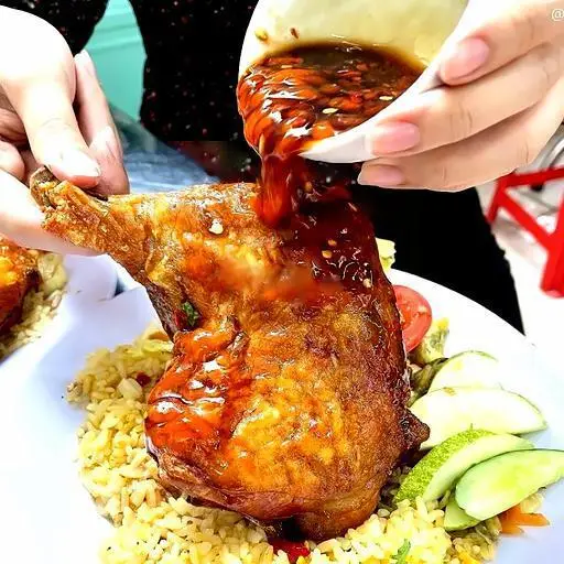 Hình ảnh Cơm gà xối mỡ