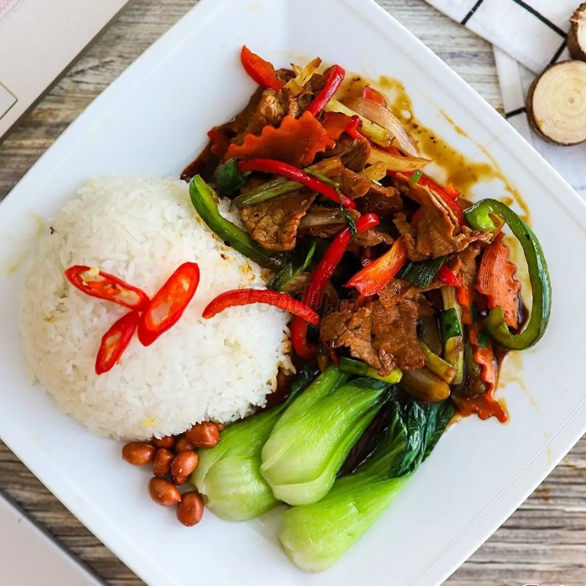 Hình ảnh Cơm Bò Xào Nấm - Sâm Dứa