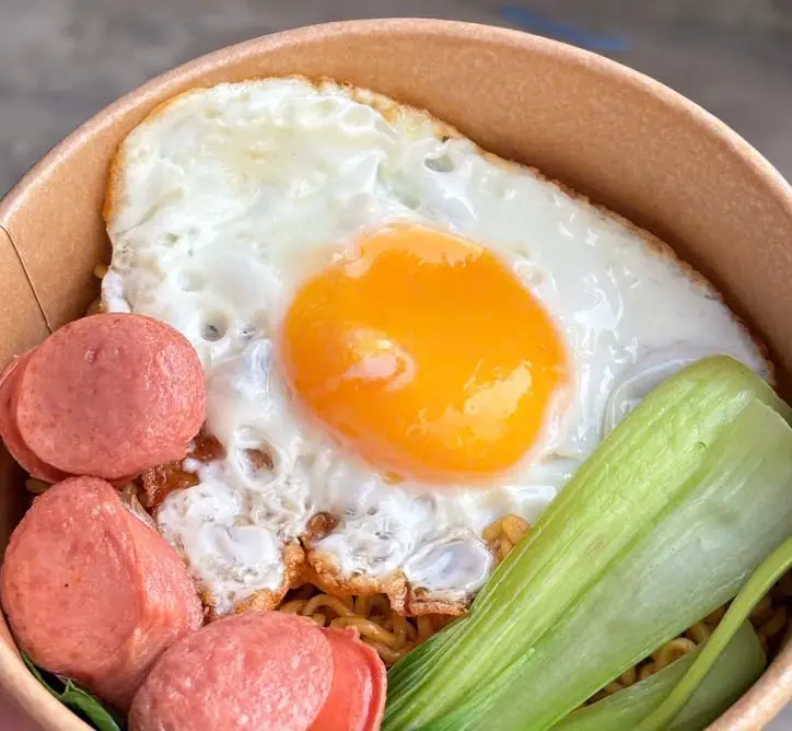 Hình ảnh Mì trứng - xúc xích