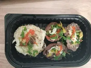 Hình ảnh Cơm bò áp chảo - trứng