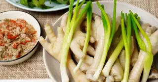 Hình ảnh Combo Gà Hấp Muối Nguyên Con + 10 Chân Gà Hấp Hành
