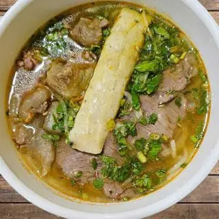 Hình ảnh Bún bò nạm gân chả