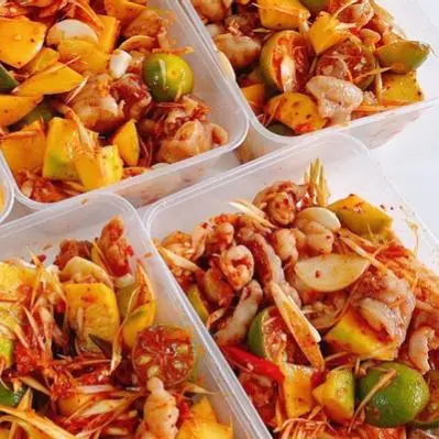 Hình ảnh Mỏ Khoét - Chân Gà Rút Xương Sả Ớt & Sốt Thái - Phú Viên