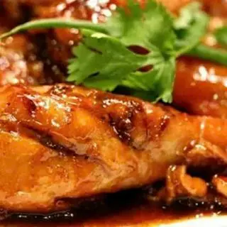 Hình ảnh Cơm  gà rô ti 