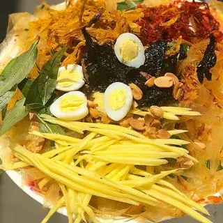 Hình ảnh Bánh tráng trộn 2 loại khô gà - bò - 2 cút