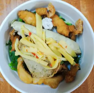 Hình ảnh Bún cá măng cay đặc biệt kèm quâỷ