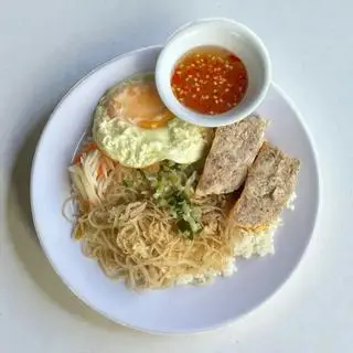 Hình ảnh Cơm - bì - chả - ốp la