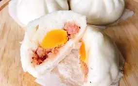 Hình ảnh Bánh bao nhân thịt trứng muối trứng cút