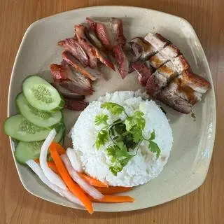 Hình ảnh Cơm 2 loại thịt - xá xíu - heo quay - 二寶飯
