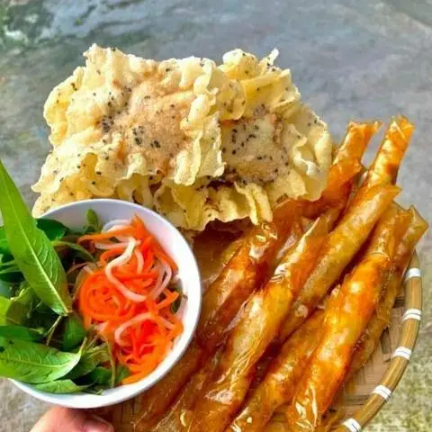 Hình ảnh Bánh Tráng Chả Trứng Mực - Dĩnh Quán - Nguyễn Trãi
