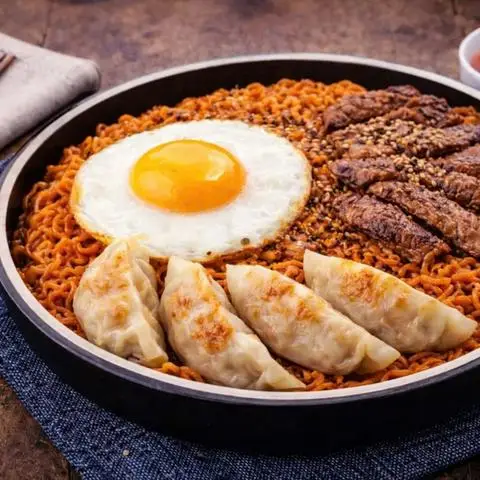 Hình ảnh Bé Nhi Ăn Khuya - Đường Số 7