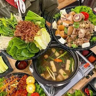 Hình ảnh Lẩu đuôi bò - thịt tươi lớn,    Tặng thêm 200 gram bò viên