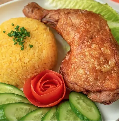 Hình ảnh Cơm Gà Mã Lò - Chiến Lược