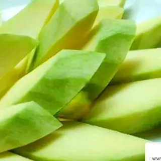 Hình ảnh Khay xoài bổ sẵn kèm muối