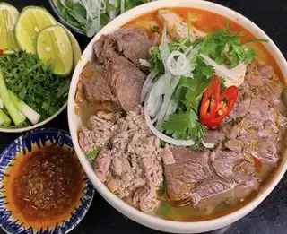 Hình ảnh Bún bò tái - nạm