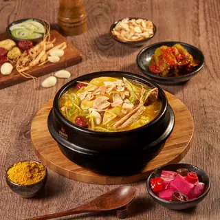 Hình ảnh Cà ri Đông y samgyetang
