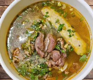 Hình ảnh Bún bò tái chả