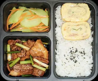 Hình ảnh Cơm Thịt Rang cháy cạnh