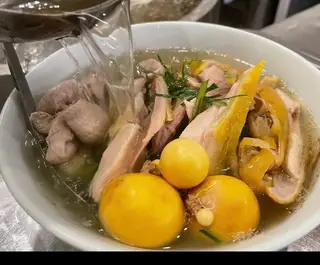 Hình ảnh Phở gà đùi - cánh xé
