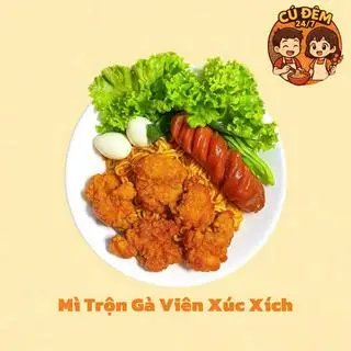 Hình ảnh Mì trộn gà viên - xúc xích