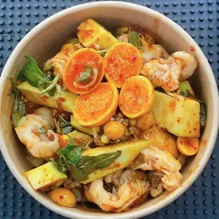 Hình ảnh Chân gà mix trứng non sốt Thái