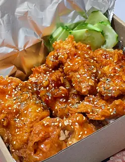 Hình ảnh Nửa con gà sốt bơ tỏi