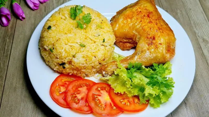 Hình ảnh Cơm rang gà xối mỡ