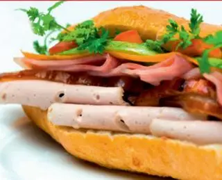 Hình ảnh Bánh mì chả lụa