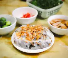 Hình ảnh Bánh cuốn chả suất nhỏ