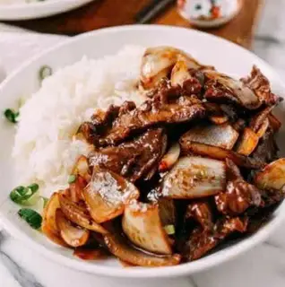 Hình ảnh Cơm bò Singapore sốt tiêu xanh 100gram - phần nhỏ