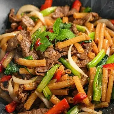 Hình ảnh Nui Xào Bò & Bánh Mì Ốp La - Đường 3/2