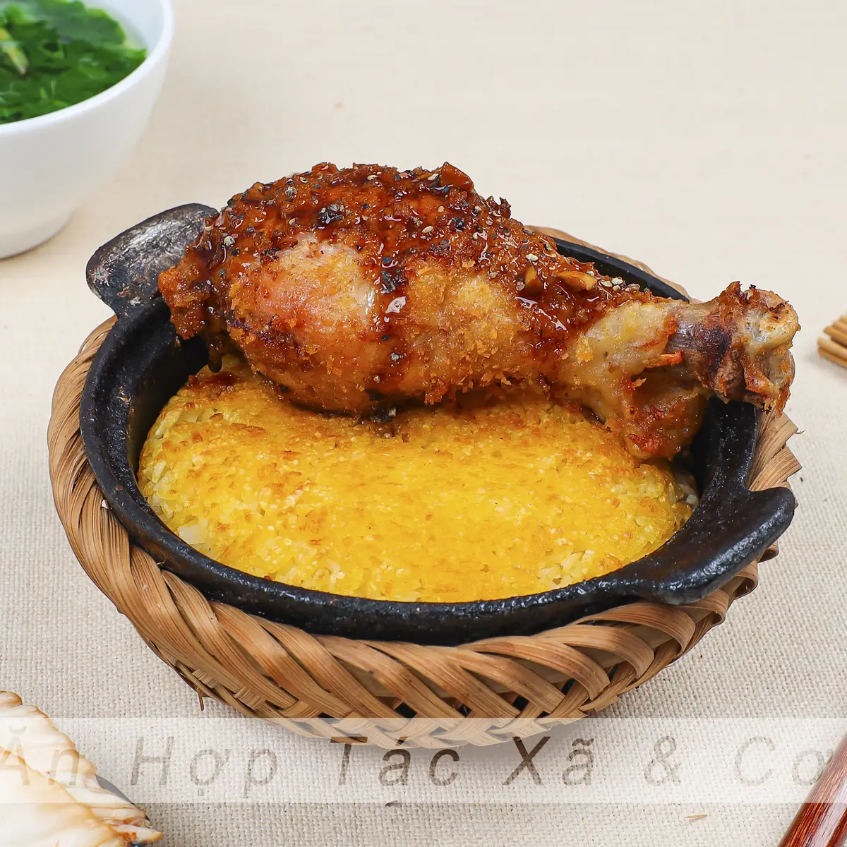 Hình ảnh Cơm Niêu 1 Mặt Đùi Gà Sốt Tiêu Đen