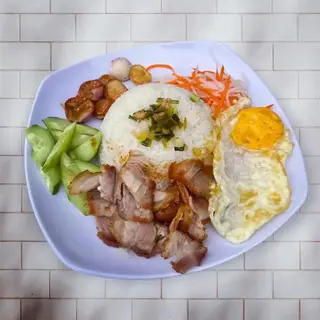 Hình ảnh Cơm tấm xá xíu - trứng gà chiên