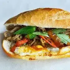 Hình ảnh Bánh mì chả cá trứng