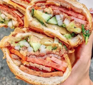 Hình ảnh Bánh mì 5 loại chả
