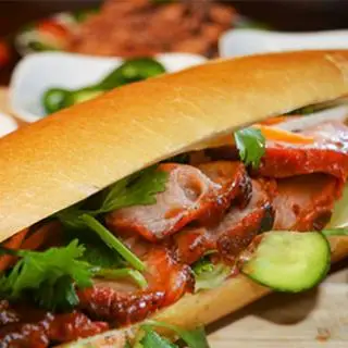 Hình ảnh Bánh mì pate xá xíu