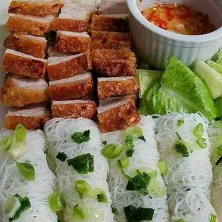 Hình ảnh Bánh hỏi heo quay chả cá